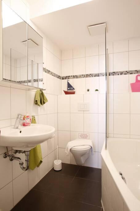 Sunny Apartment At Rostock - Pink Exterior photo