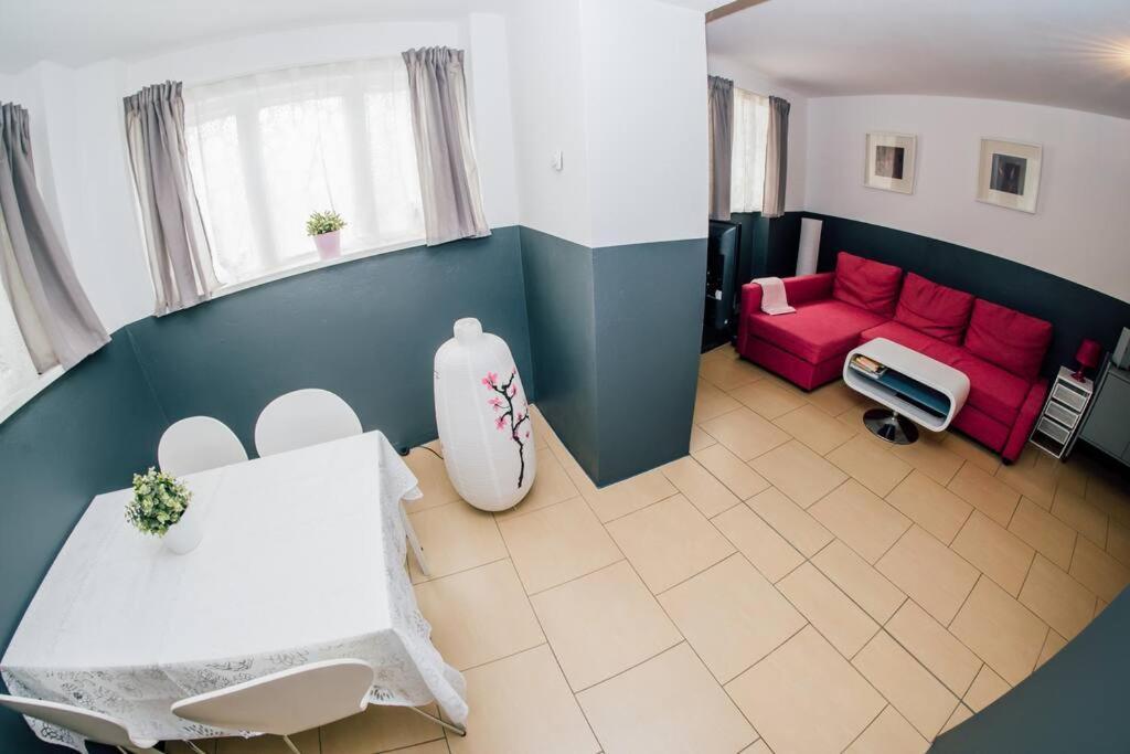 Sunny Apartment At Rostock - Pink Exterior photo